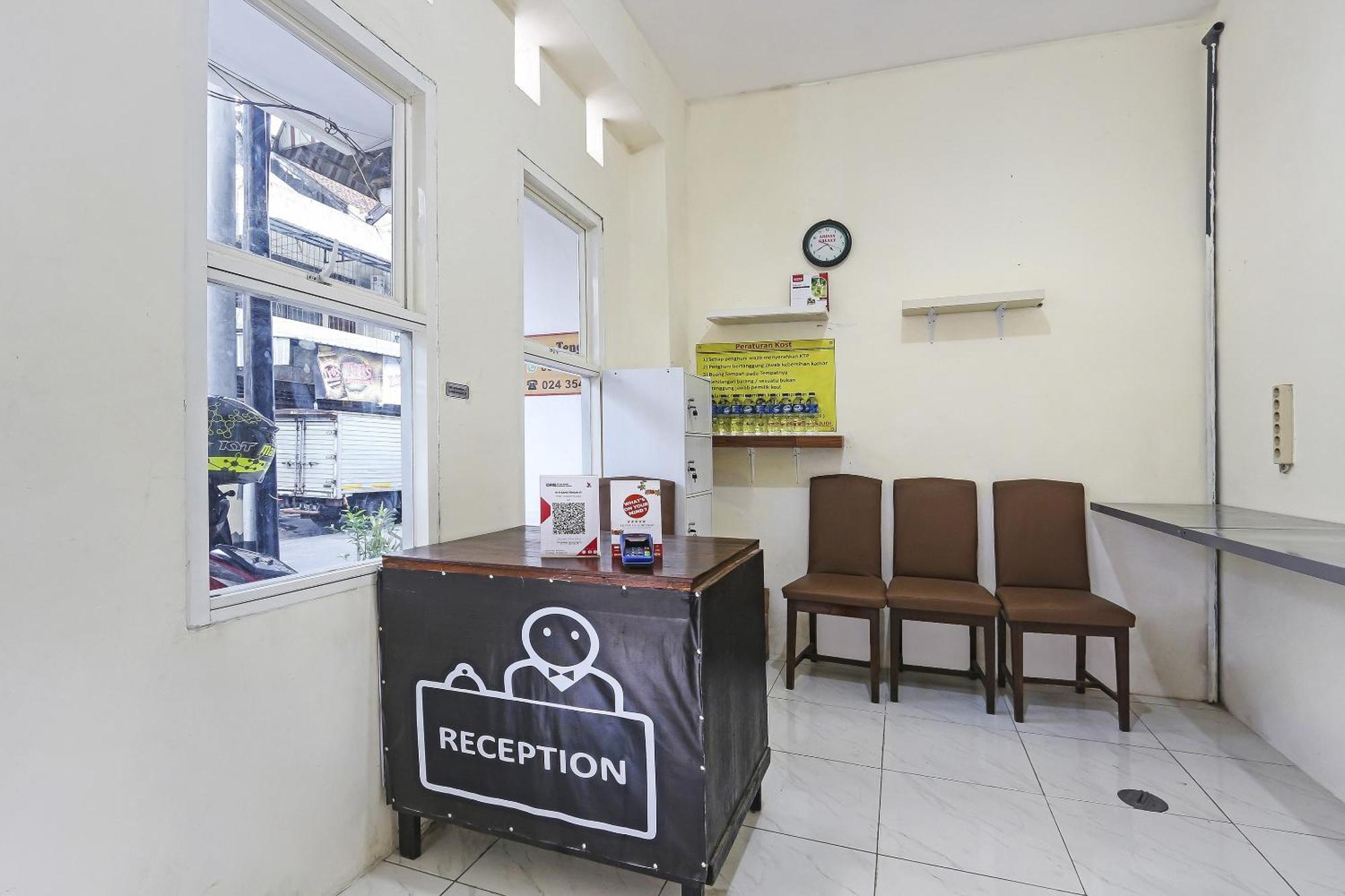 Spot On 90780 Gang Tengah Homestay Syariah Semarang Esterno foto