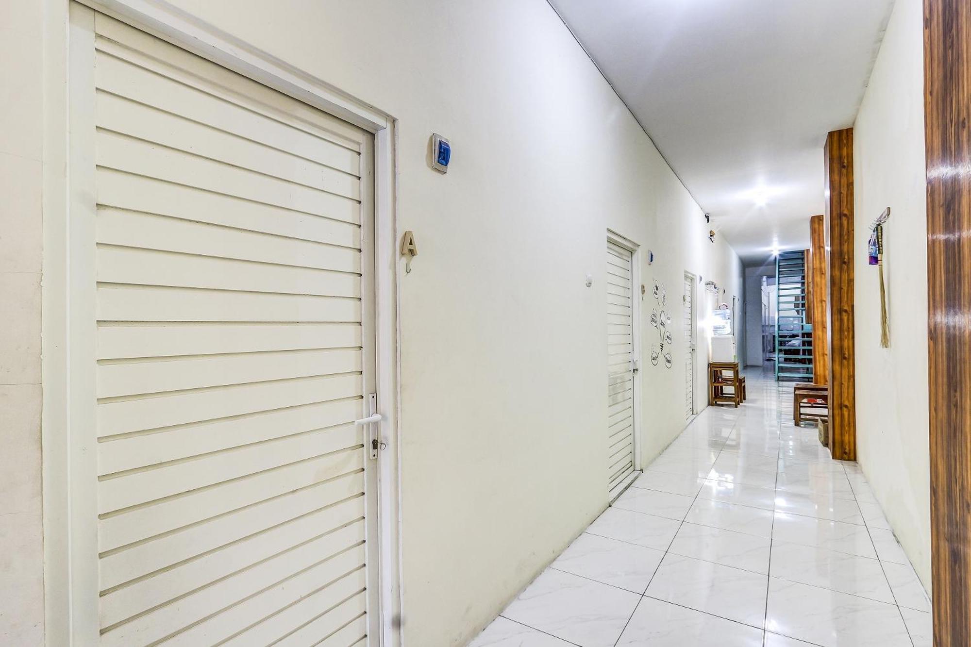 Spot On 90780 Gang Tengah Homestay Syariah Semarang Esterno foto