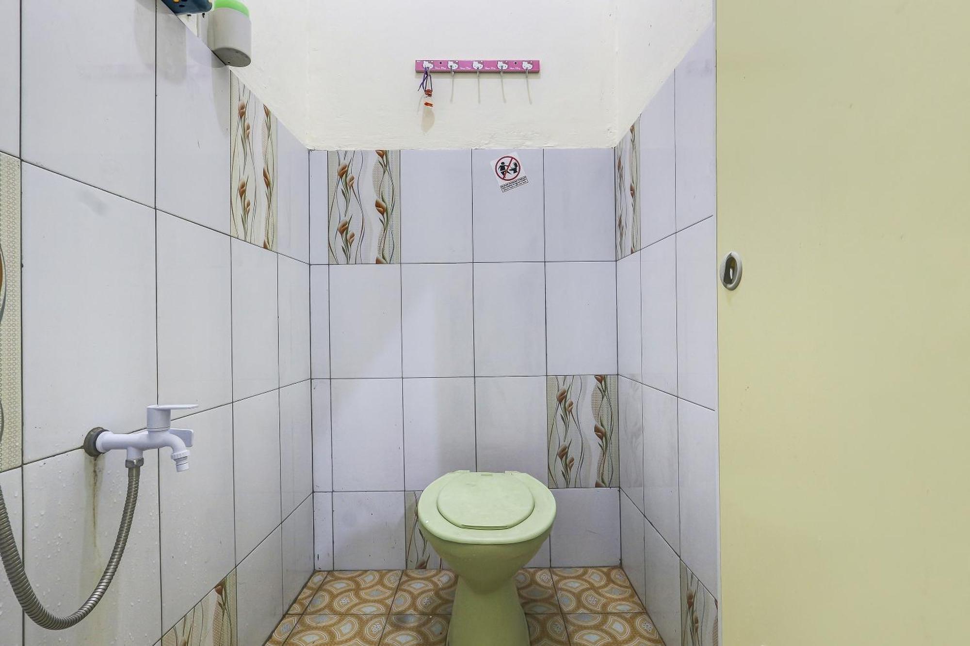 Spot On 90780 Gang Tengah Homestay Syariah Semarang Esterno foto